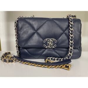 CHANEL 19 Quilted Flap Bag in Navy